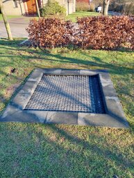 Ein Bodentrampolin ist zu sehen.