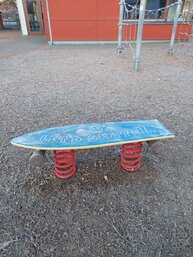 Ein Surfbrett ist zu sehen.