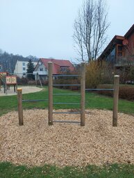 Ein 3-er Reck ist zu sehen.