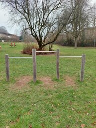Ein 3-er Reck ist zu sehen.