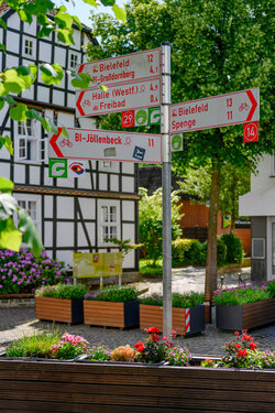 Quelle: Mario Wallenfang Ein Wegweiser ist zu sehen.