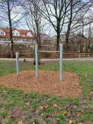 Ein 2er Reck ist zu sehen.